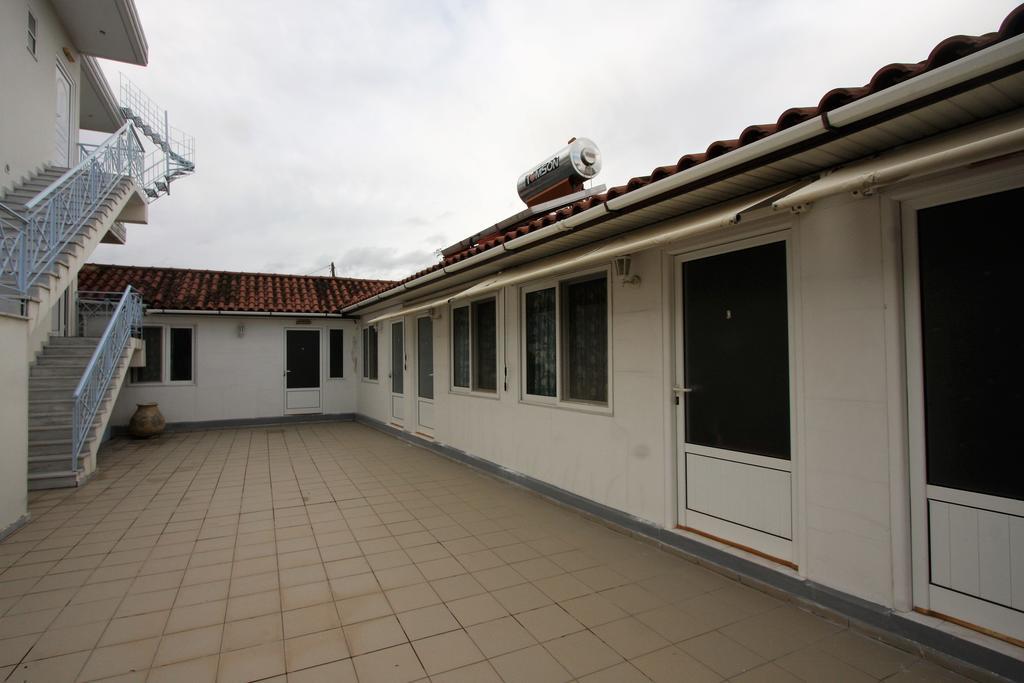 Miloi Rooms And Apartments Exterior photo