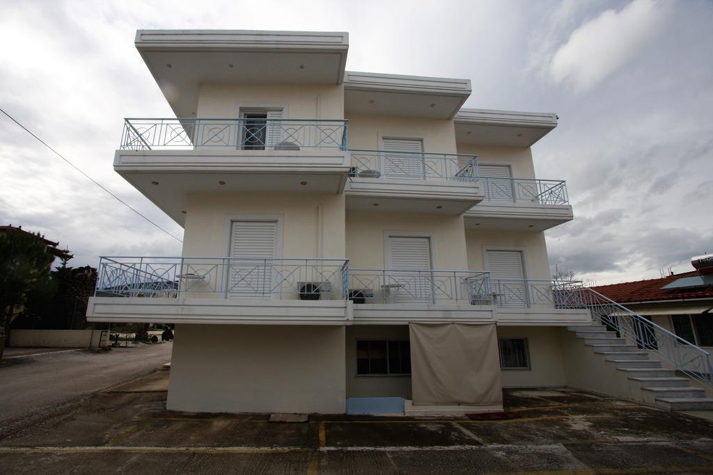 Miloi Rooms And Apartments Exterior photo